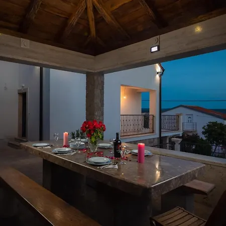 Pomalo Villa
